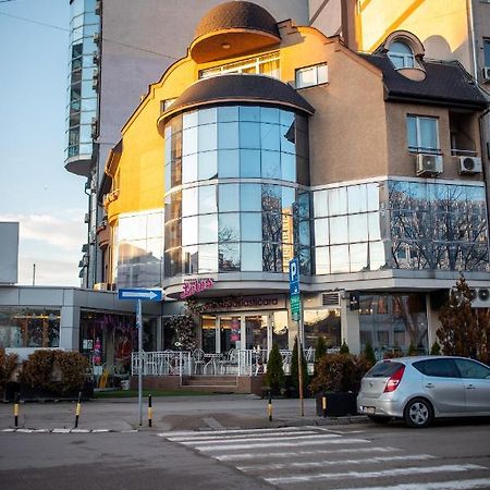 Garni Hotel Lotos Ni Buitenkant foto