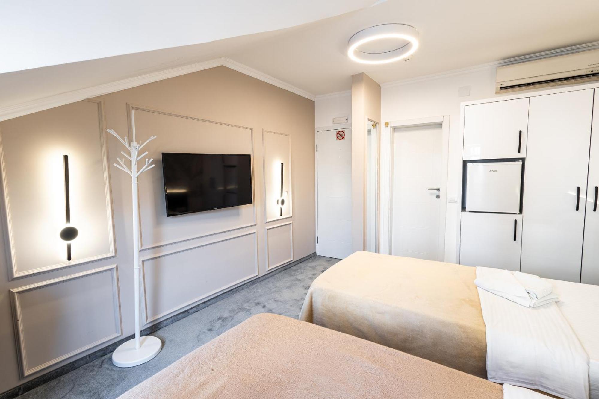Garni Hotel Lotos Ni Buitenkant foto