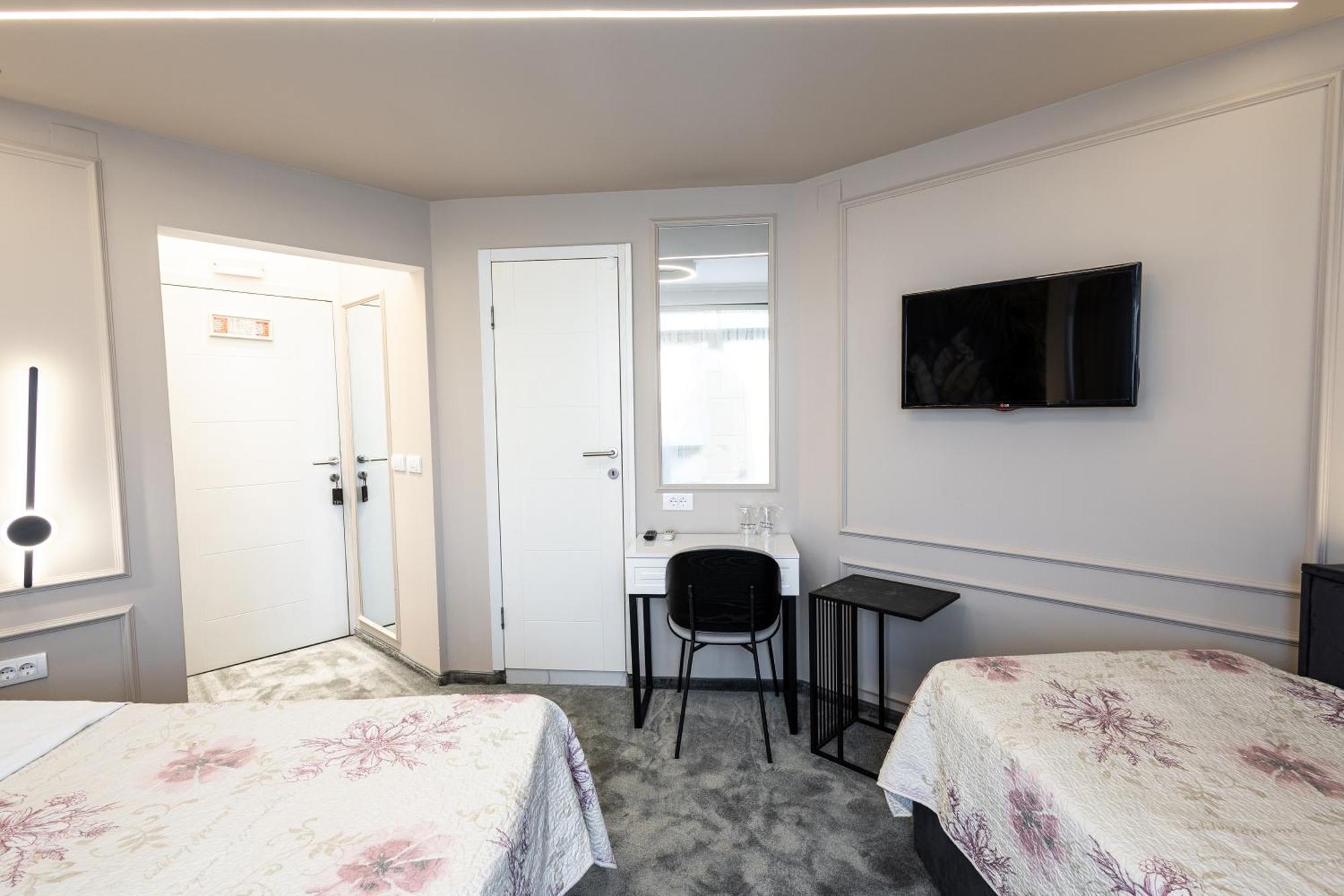 Garni Hotel Lotos Ni Buitenkant foto